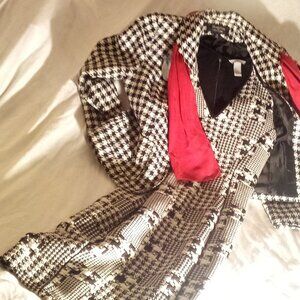 STRETCHY, LIGHTLY QUILTED, V-NECK, SLEEVELESS HOUNDSTOOTH DRESS, MED.